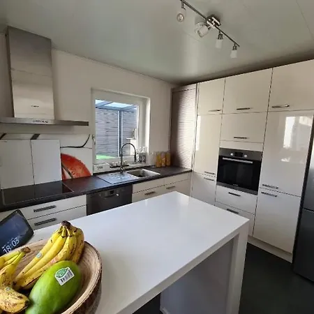 2-zimmer-apartment Mit Kueche Und Bad Im In Ortsrandlage 民宿 *