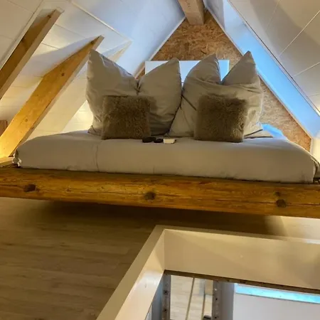 2-zimmer-apartment Mit Kueche Und Bad Im In Ortsrandlage