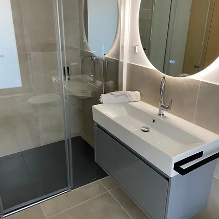 Проживание в семье Schoenes Zimmer In Einfamilienhaus In Ruhiger Lage *