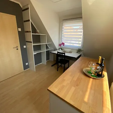 Schoenes Zimmer In Einfamilienhaus In Ruhiger Lage *