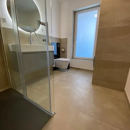 Schoenes Zimmer In Einfamilienhaus In Ruhiger Lage Проживание в семье *