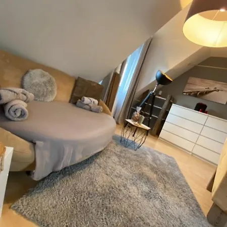 Проживание в семье Schoenes Zimmer In Einfamilienhaus In Ruhiger Lage *