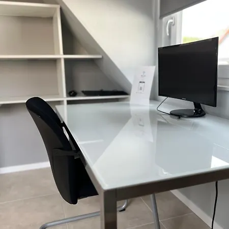 2-zimmer-apartment Mit Kueche Und Bad Im In Ortsrandlage 民宿