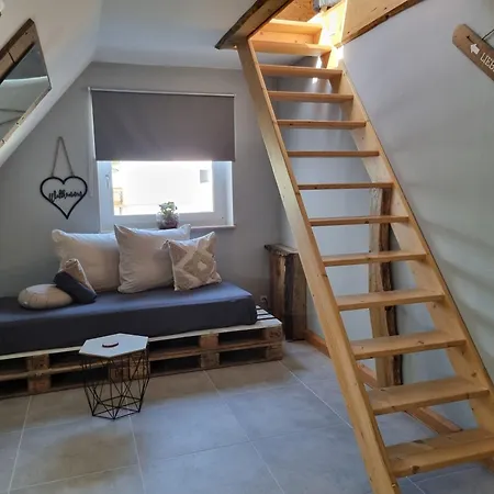 2-zimmer-apartment Mit Kueche Und Bad Im In Ortsrandlage * Ober-Ramstadt