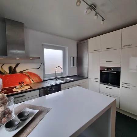 2-zimmer-apartment Mit Kueche Und Bad Im In Ortsrandlage Quarto em Acomodações Particulares *