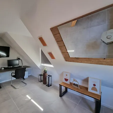 2-zimmer-apartment Mit Kueche Und Bad Im In Ortsrandlage Privat bolig Ober-Ramstadt