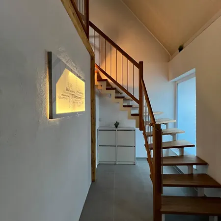 2-zimmer-apartment Mit Kueche Und Bad Im In Ortsrandlage 民宿