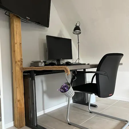 2-zimmer-apartment Mit Kueche Und Bad Im In Ortsrandlage 民宿 *