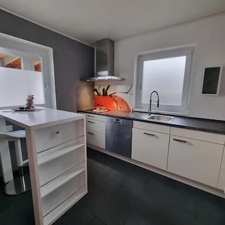 Privat bolig 2-zimmer-apartment Mit Kueche Und Bad Im In Ortsrandlage *