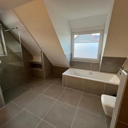 2-zimmer-apartment Mit Kueche Und Bad Im In Ortsrandlage Privat bolig *