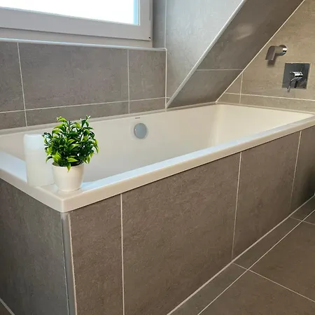 民宿 2-zimmer-apartment Mit Kueche Und Bad Im In Ortsrandlage