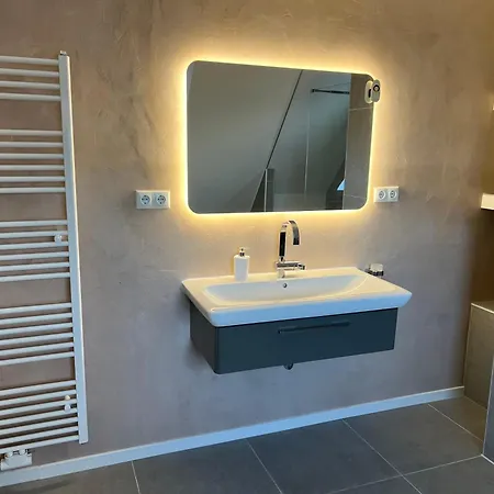 2-zimmer-apartment Mit Kueche Und Bad Im In Ortsrandlage 民宿 *