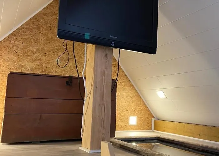 2-zimmer-apartment Mit Küche Und Bad Im In Ortsrandlage *