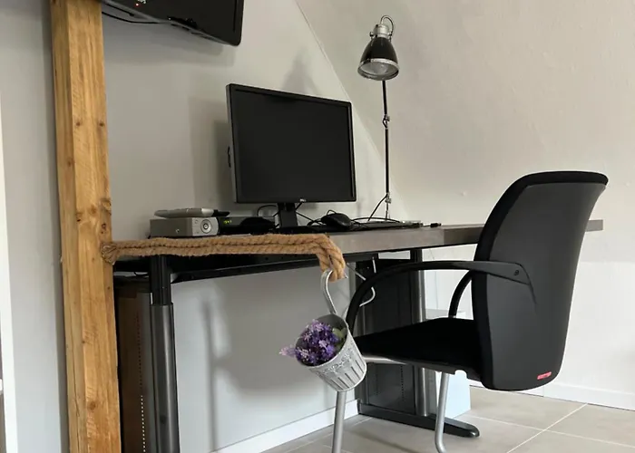 2-zimmer-apartment Mit Küche Und Bad Im In Ortsrandlage Privatunterkunft *